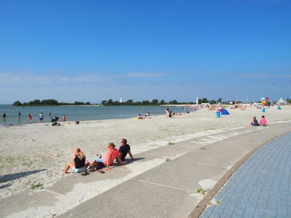 Chalet Makkum C99B Met Prive Gelegen Tuin Aan Het Water Kültér fotó