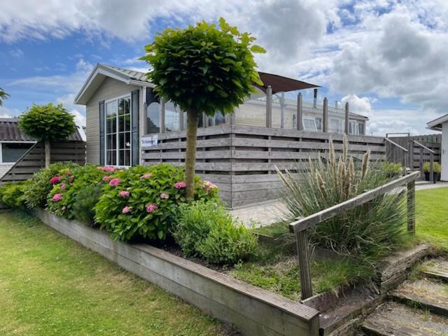Chalet Makkum C99B Met Prive Gelegen Tuin Aan Het Water Kültér fotó