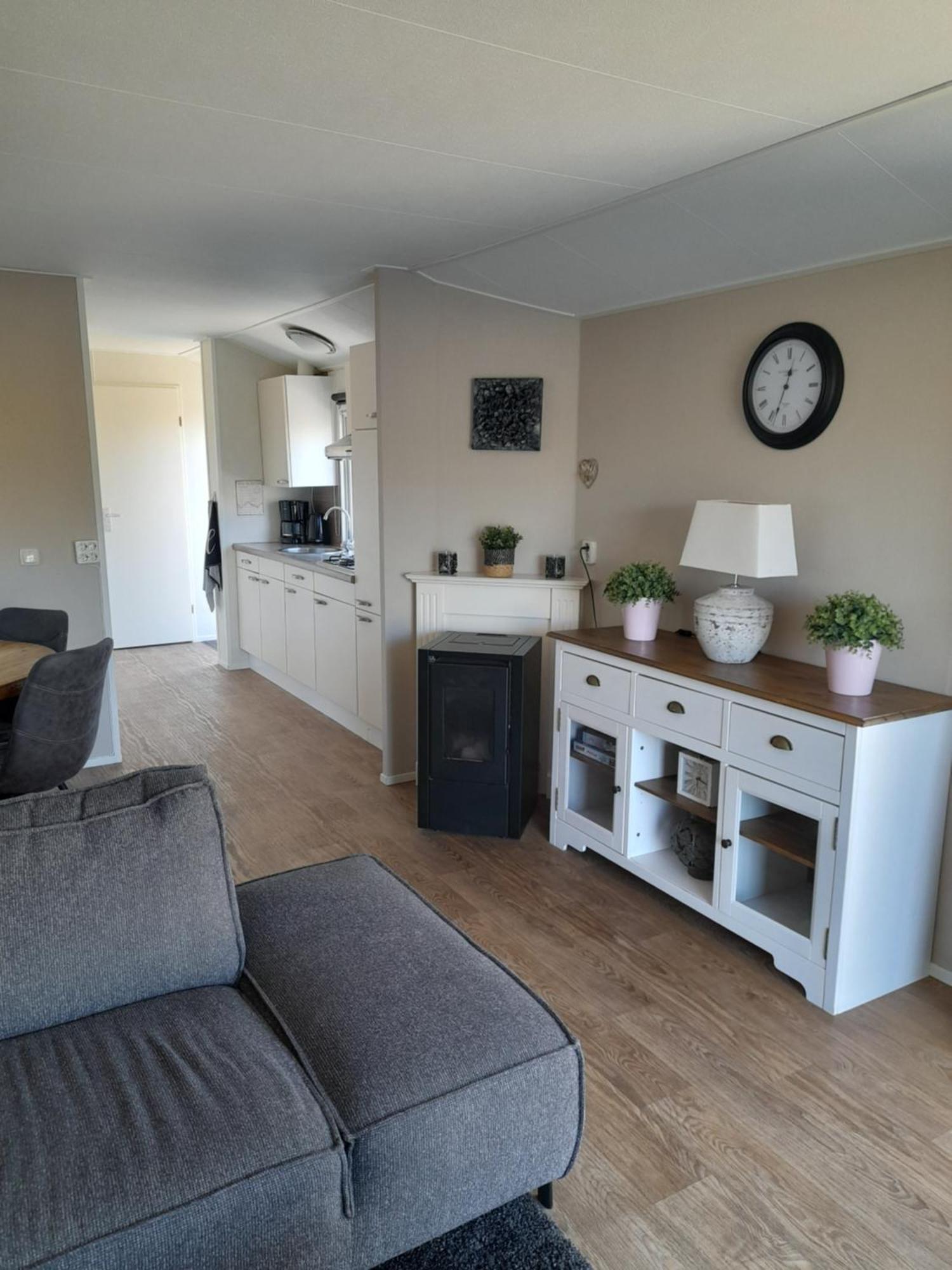 Chalet Makkum C99B Met Prive Gelegen Tuin Aan Het Water Kültér fotó