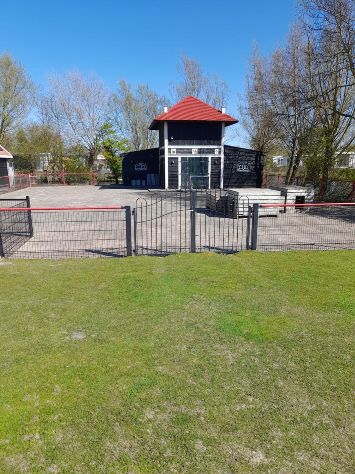 Chalet Makkum C99B Met Prive Gelegen Tuin Aan Het Water Kültér fotó