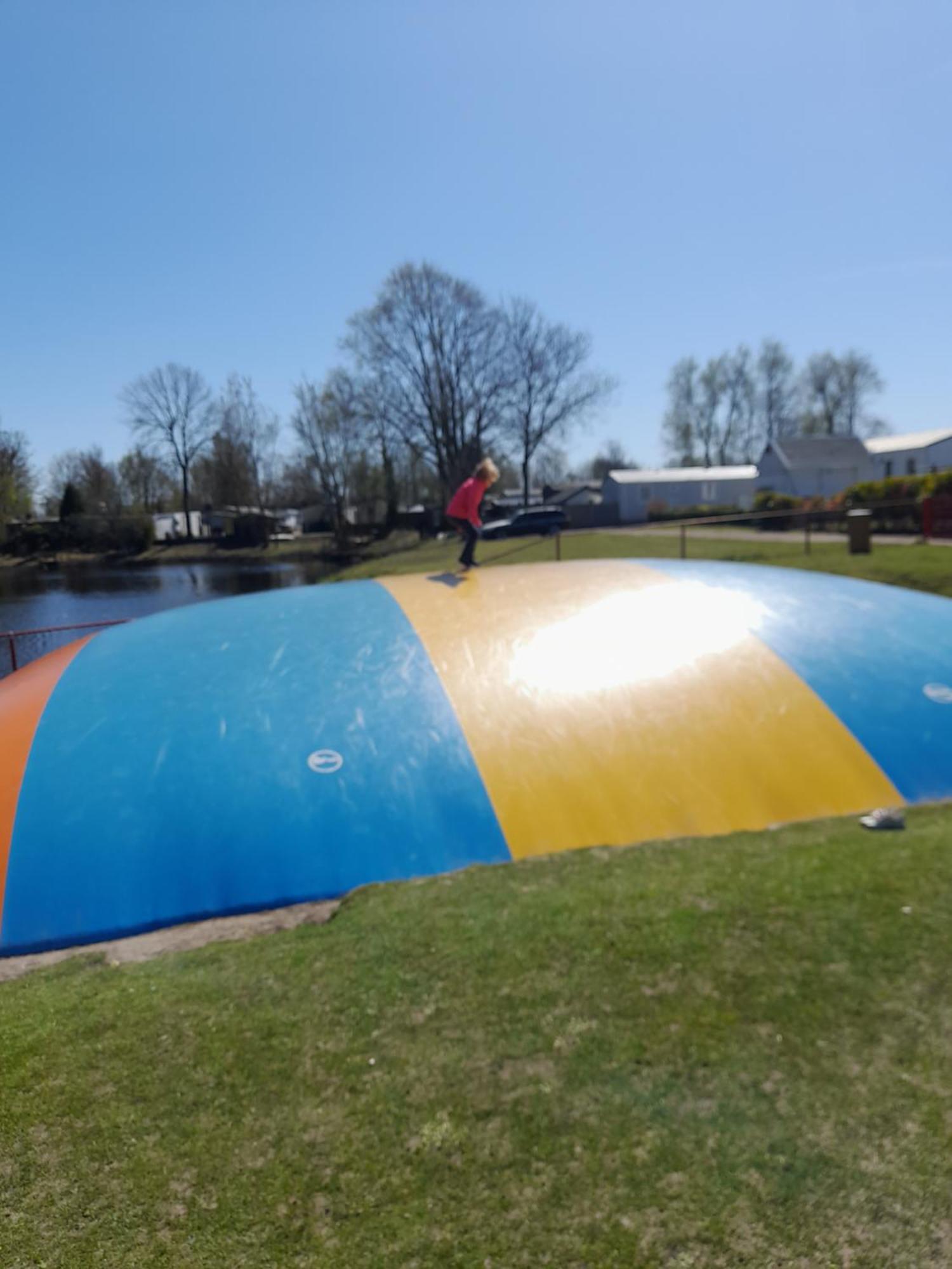 Chalet Makkum C99B Met Prive Gelegen Tuin Aan Het Water Kültér fotó